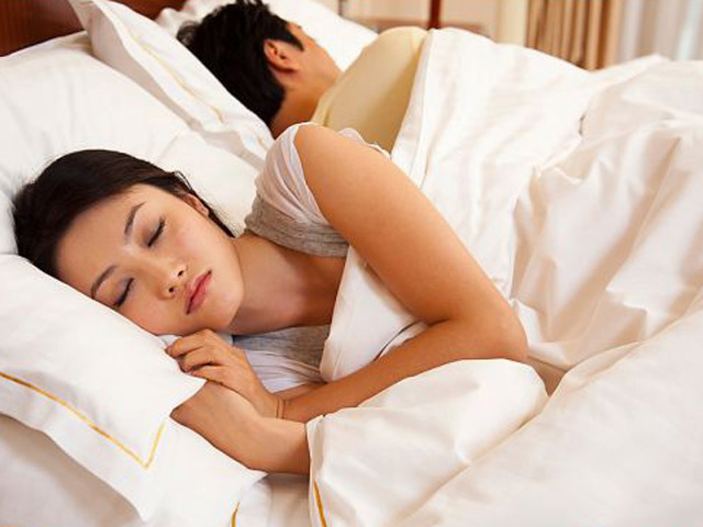 Bạn trẻ - Cuộc sống - Làm đủ mọi cách chồng vẫn dửng dưng không thiết tha "yêu" vợ