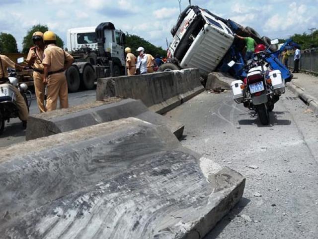 Tin tức trong ngày - "Dốc tử thần" cầu Phú Mỹ