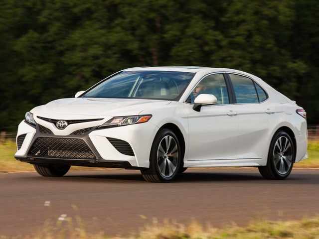 Tin tức ô tô - Toyota Camry 2018 giá cao nhất chỉ 794 triệu đồng