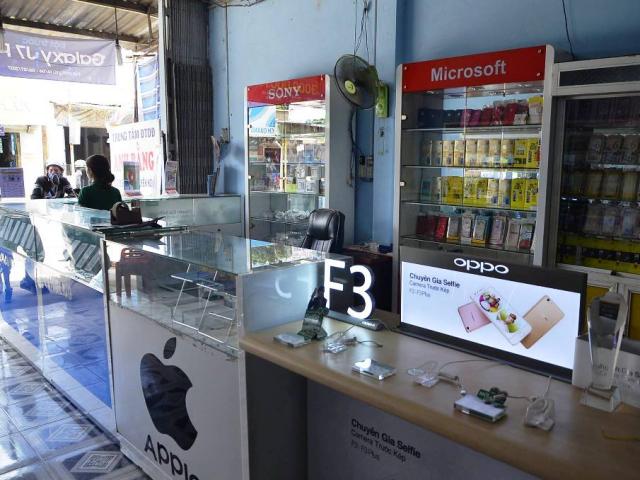 Pháp luật - Trộm táo tợn lấy đi cả trăm điện thoại khi có nhiều người trong nhà