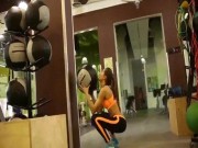 Bí quyết làm đẹp - Rớt mắt trước clip tập gym của Angelina Jolie nước Nga