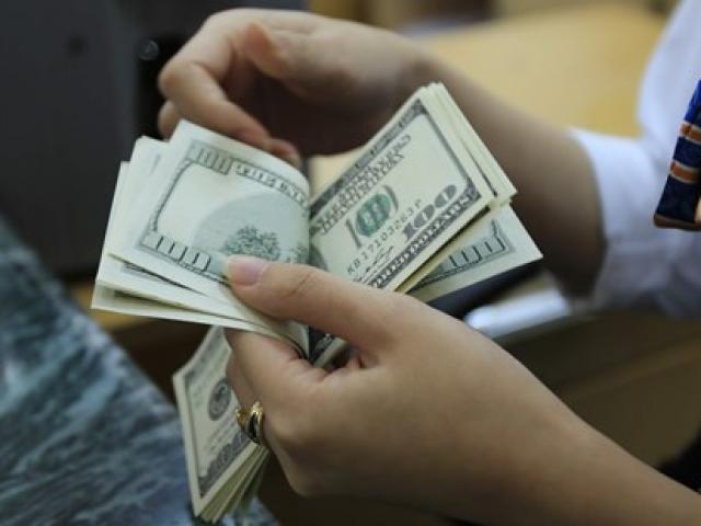 Kinh doanh - Vì sao giá USD tăng mà thị trường vẫn “êm”?