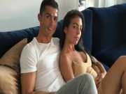 Bóng đá - Bạn gái xinh đẹp mang bầu 5 tháng: Ronaldo sắp đón “công chúa”