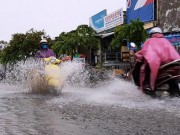 Tin tức trong ngày - Ngốn trăm tỷ chống ngập, đường vẫn thành “sông” sau trận mưa 10 phút