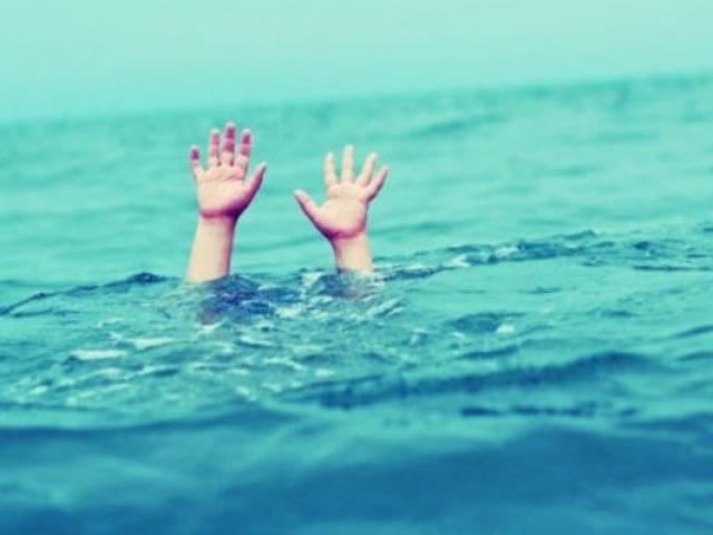 Tin tức trong ngày - Đang học bơi, một học sinh bất ngờ bị ngất rồi tử vong