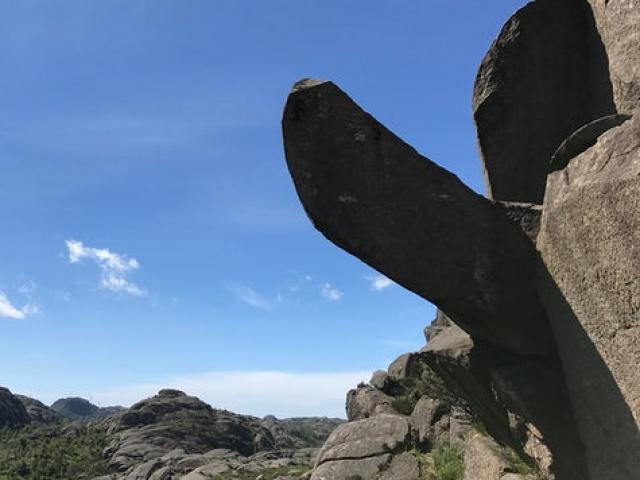 Phi thường - kỳ quặc - Nỗ lực cứu tảng đá hình “của quý” lừng danh ở Na Uy