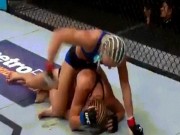 Thể thao - UFC: Đang đánh hoảng hồn với sự cố &quot;tế nhị&quot; của đả nữ