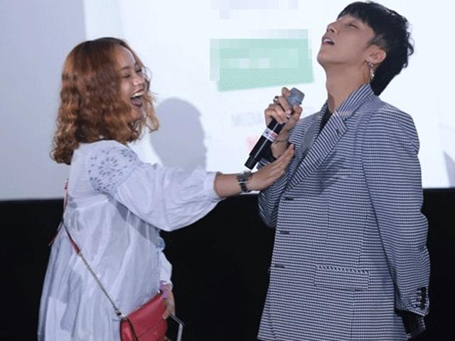 Ca nhạc - MTV - Sơn Tùng khiến hot girl ngại thân mật dù được "bật đèn xanh"