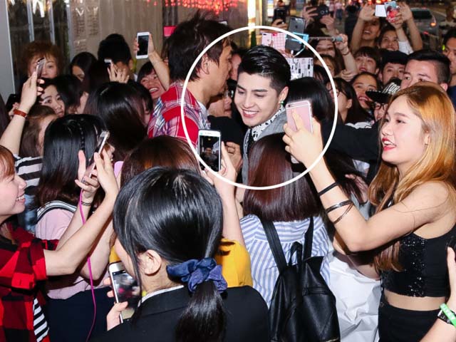 Ca nhạc - MTV - Choáng với cảnh hàng trăm fan chen lấn, xô đẩy vì Noo Phước Thịnh