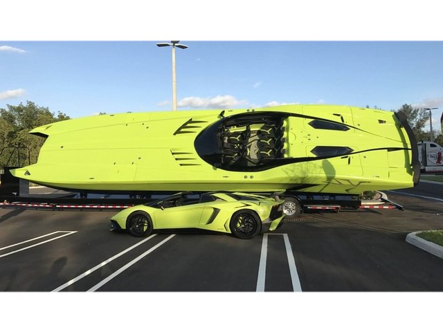 Tin tức ô tô - 50 tỷ đồng mua được Lamborghini Aventador và xuồng cao tốc cùng màu