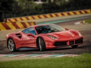 Tin tức ô tô - &quot;Động cơ của năm 2017&quot; nằm bên trong Ferrari 488 GTB