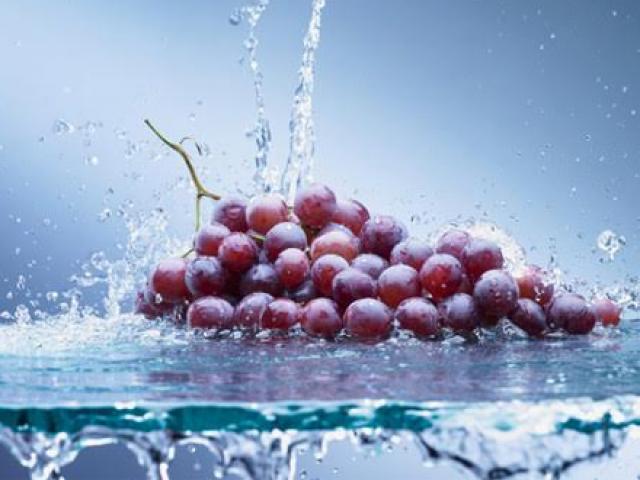 Ẩm thực - Thoải mái ăn nho với mẹo rửa bay hóa chất cực hay này