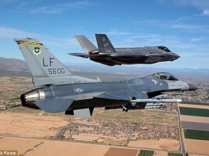 Tin tức trong ngày - Siêu chiến cơ F-35 bị “bà già” F-16 đánh gục