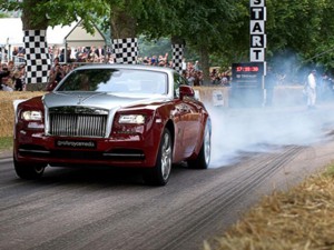 Ô tô - Xe máy - Rolls-Royce Wraith cho Porsche 918 Spyder “ngửi khói”