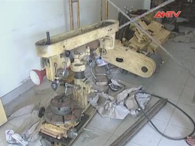 Đánh sập ổ sản xuất vũ khí "khủng" trên đất Cảng (P.Cuối)