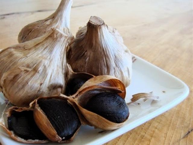 Sức khỏe đời sống - Sự thật về "thần dược" tỏi đen chữa được ung thư