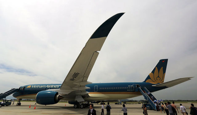 Tin tức trong ngày - “Siêu máy bay” hiện đại nhất thế giới đã về Việt Nam