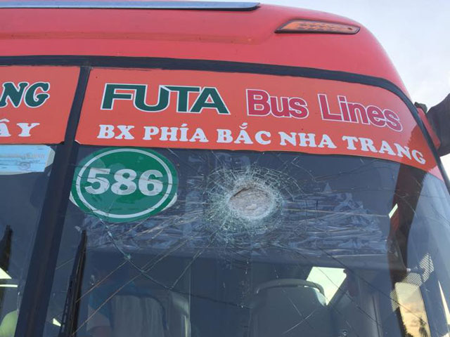 Tin tức trong ngày - Phó Thủ tướng: Sớm truy tố, xét xử đối tượng ném đá xe khách