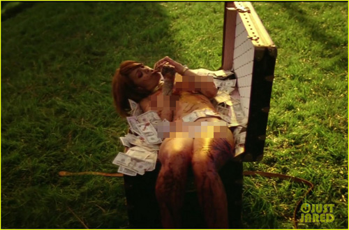 Rihanna khỏa thân 100% trong MV mới