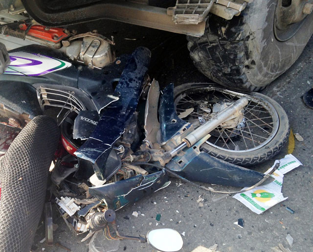 Tin tức trong ngày - Bị xe ben kéo lê, 3 thanh niên thương vong