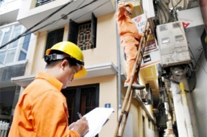 Thị trường - Tiêu dùng - Hóa đơn điện tăng vọt: Vì sao EVN vẫn &quot;đòi&quot; quản lý công tơ?