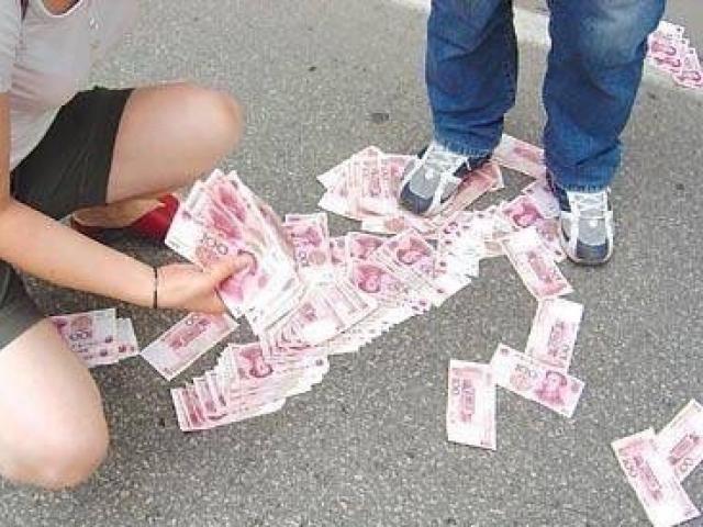 Tài chính - Bất động sản - Khi "đại gia" giận, vứt "núi tiền" ra đường