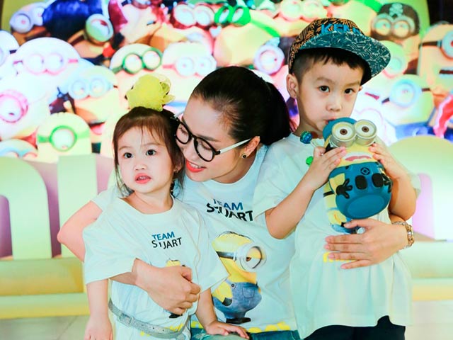 Phim - Các nhóc tỳ nhà sao Việt xinh xắn đi xem hoạt hình