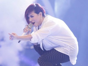 Ca nhạc - MTV - Vân Quỳnh gây tiếc nuối khi bị loại sớm ở Vietnam Idol