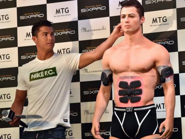 Bóng đá - Phụ nữ Nhật thích thú với Ronaldo "silicon"