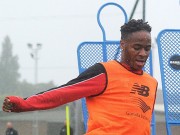 Bóng đá - Từ chối du đấu cùng Liverpool, Sterling bị fan thóa mạ