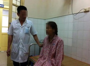 Khen thưởng 18 y, bác sĩ bị phơi nhiễm HIV từ ca mổ