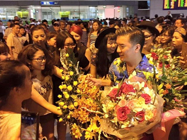 Ca nhạc - MTV - Mr. Đàm gây "náo loạn" sân bay lúc nửa đêm