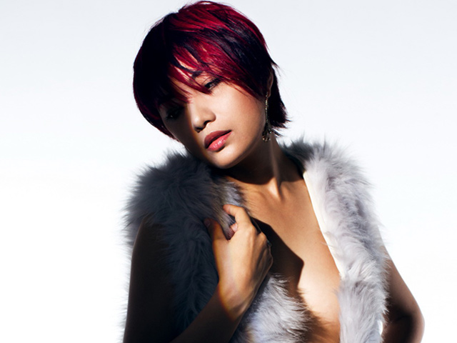 Ca nhạc - MTV - Mỹ nhân lai Việt-Tiệp khoe ngực hưởng ứng ngày "thả rông"