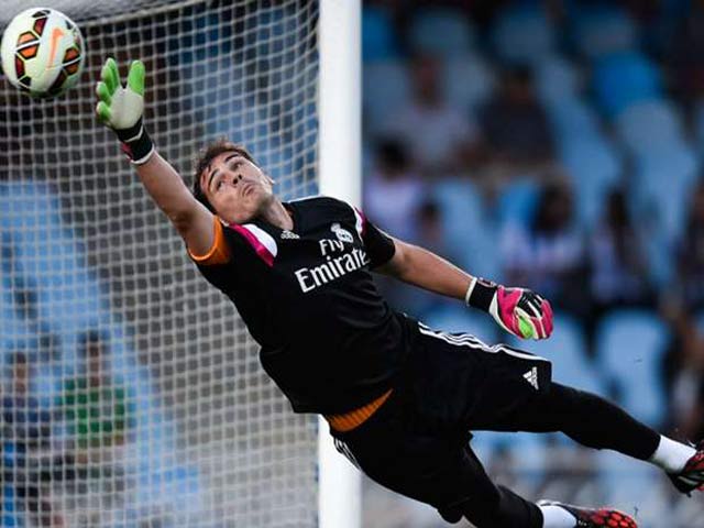 Bóng đá - Cha mẹ Casillas tức giận: “Iker xứng đáng với Barca”