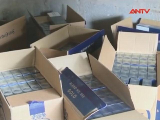 Thị trường - Tiêu dùng - Giấu 75.000 bao thuốc lá nhập lậu trong xe chở xăng dầu