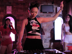 Phim - Tóc Tiên hóa nữ DJ sexy, tái xuất màn ảnh rộng