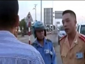 Tin tức trong ngày - CA Hải Phòng lên tiếng vụ CSGT &quot;kiểm tra&quot; đoàn thanh tra giao thông