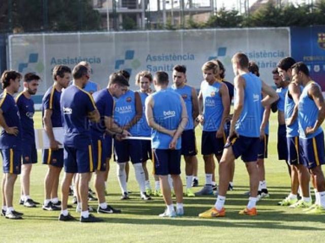 Bóng đá - Barca hội quân thưa thớt: Sóng gió đợi chờ