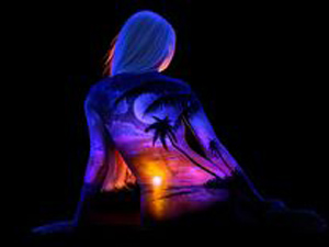 Phi thường - kỳ quặc - Video: Thiên đường nhiệt đới trên cơ thể nude của thiếu nữ