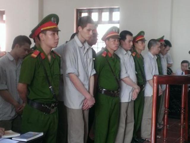 Pháp luật - Vụ quan tài diễu phố: VKS bác bỏ việc kêu oan