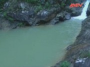 Video An ninh - Cứu bạn, ba thanh niên nam nữ chết đuối tương tâm