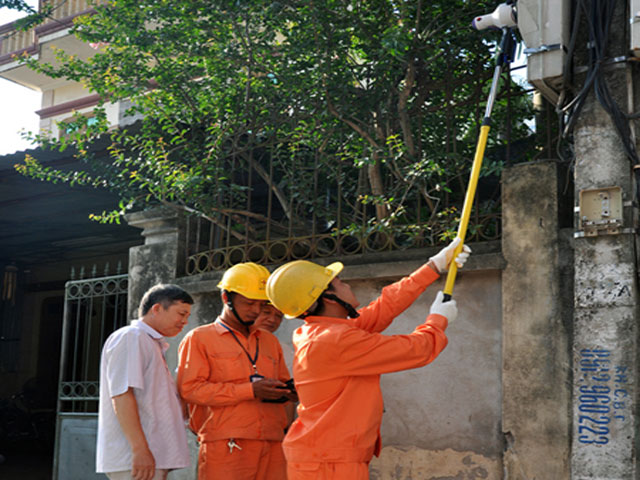 Tin tức trong ngày - Ghi tăng số công tơ điện: "Do nhân viên đánh máy nhầm"