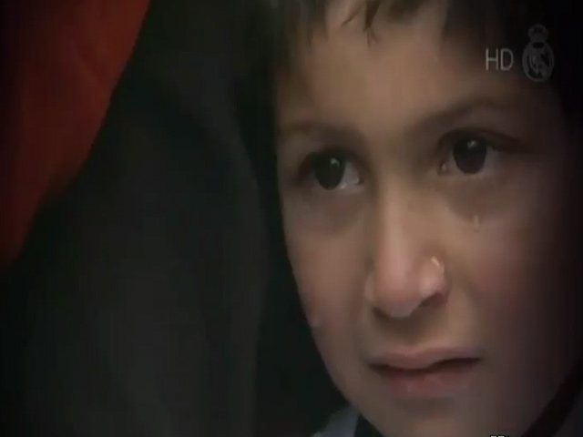 Bóng đá - Đến Úc du đấu, Ronaldo làm fan nhí mếu máo