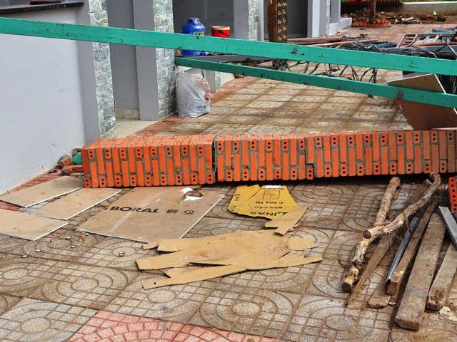 Tin tức trong ngày - TP.HCM: Mắc võng vào trụ gạch ngủ, một phụ nữ bị đè chết