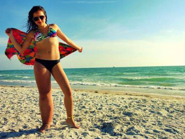 Phi thường - kỳ quặc - Video: Cô gái có chân phải khổng lồ trở thành hoa hậu