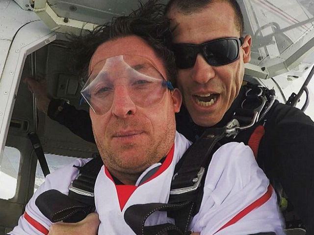 Bóng đá - Sao 360 16/7: Fowler "xanh mặt" khoe áo đấu mới của Livepool