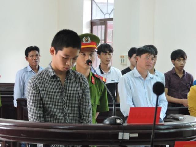 Pháp luật - Bị đuổi đánh, nam sinh lớp 11 lấy dao đâm bạn