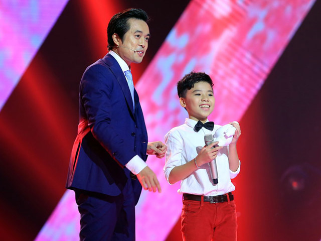 Ca nhạc - MTV - Cậu bé nghèo 12 tuổi "gây sốt" The Voice Kids