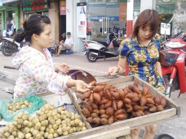 Giá cả hàng hóa - Thực hư loại quả ra khỏi thùng giá tăng gấp đôi