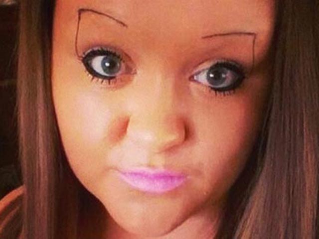 Làm đẹp - Những cặp lông mày khiến mọi người "té xỉu"